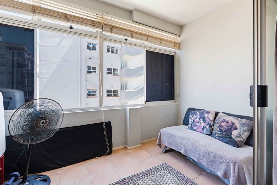 2 Bedroom Property for Sale in Sea Point Western Cape